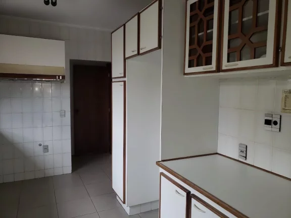 Imagem Excelente apartamento de alto padrão com 1 pavimento e 1 unidade por andar com 282,20m² area util ...