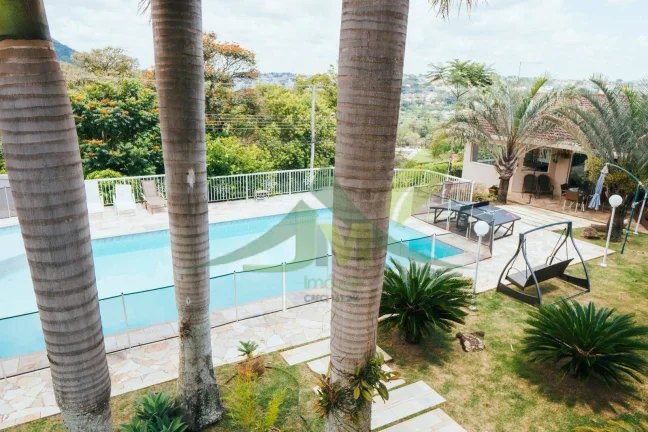 Imagem Casa de Alto Padrão no Condomínio Vale do Flamboyant em Atibaia-SP
