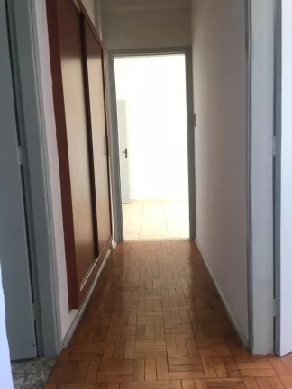 Imagem Vende-se apartamento no Centro com vista privilegiada para a praça 94m2