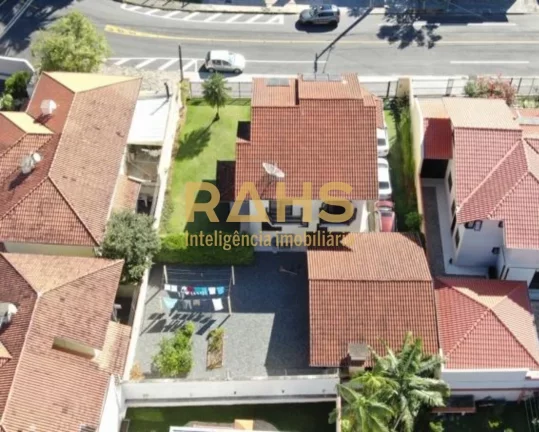 Imagem Linda e ampla residência em uma região tranquila do bairro América. Sobrado de dois andares, no p...