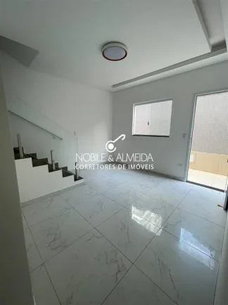 Sobrado em condomínio, fino acabamento em Praia Grande