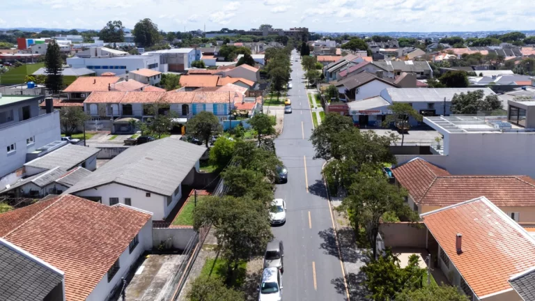 Imagem Terreno de esquina com 660 m² á venda por R$ 1.500.000 - Jardim das Américas - Curitiba/PR