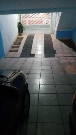 Imagem SOBRADO PADRÃO COM FRENTES PARA DUAS RUAS EM SANTO ANDRE, COM 3 DORMITÓRIOS E UM SALÃO COMERCIAL.