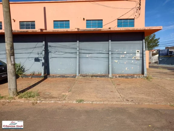 Imagem Salão Comercial de Esquina à Venda na Vila Bandeirantes com 278,75m2