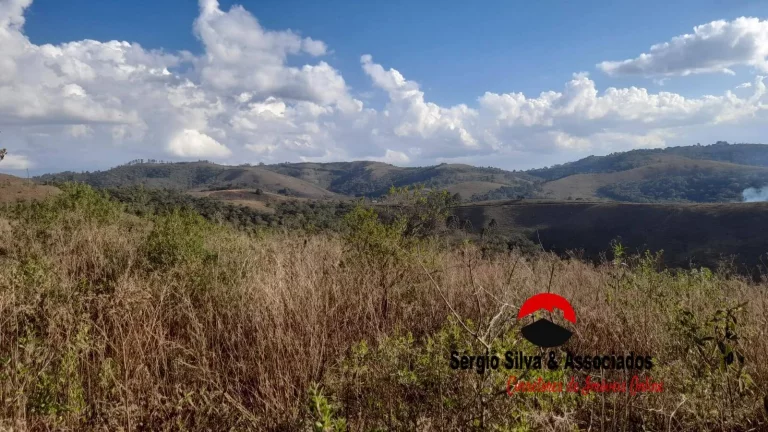 Imagem Linda Área a Venda na Região do Parque Ferradura em Campos do Jordão - SP.