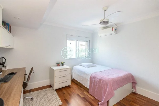 Imagem Requinte e bom gosto em 290m2 com uma planta excelente, living para três ambientes com varanda gour...