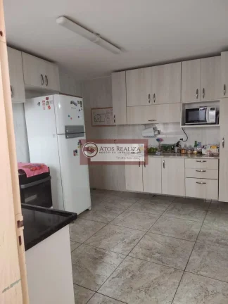 Imagem Vendo Oportunidade no Jardim Fraternidade. Casa Terreno, com 200m2 de área Total, o imóvel conta com, 3 dormitórios, sendo 1 Suíte, 2 vagas de Garagem, Edícula de 3 cômodos, Lavanderia, Aceita Financiamento, aceita Permuta. Valor de Oportunidade R$ 530K, 