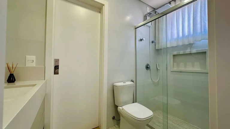 Imagem Apartamento com 2 dormitórios sendo 1 suíte e 1 vaga de garagem em Governador Celso Ramos/SC