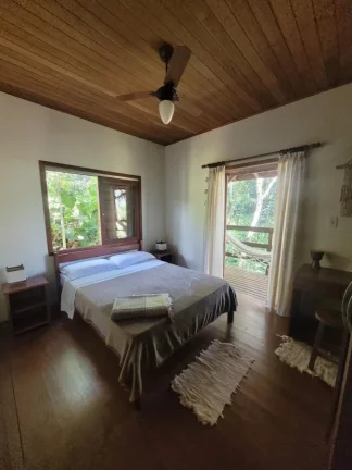 Imagem Imóvel à Venda na Praia do Rosa: Casa com Vista para o Vale, 4 Quartos, 770m² de Terreno!