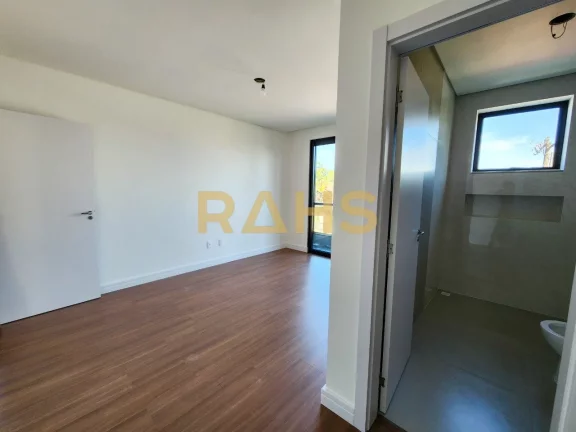 Imagem Lindo Sobrado Geminado Novo em ótimo local no bairro Saguaçu, perto do Colégio Católica Machado ...