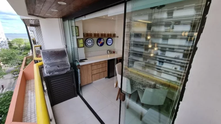 Imagem MARAVILHOSO APARTAMENTO TOTALMENTE REFORMADO, 2 VAGAS, VISTA MAR E LAZER.