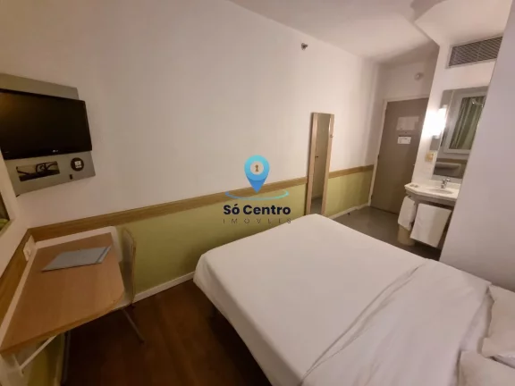 Kitnet à venda na Av Bias Fortes, número 780, em Lourdes, Belo Horizonte. Com 13.64m², 1 dormitó...