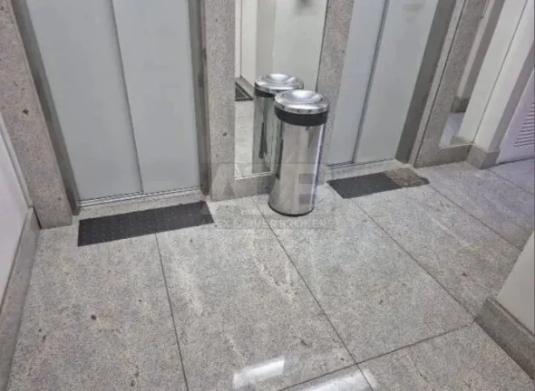 Imagem Sala comercial à venda em Ipanema, com 30m2, 1vaga na escritura, andar alto