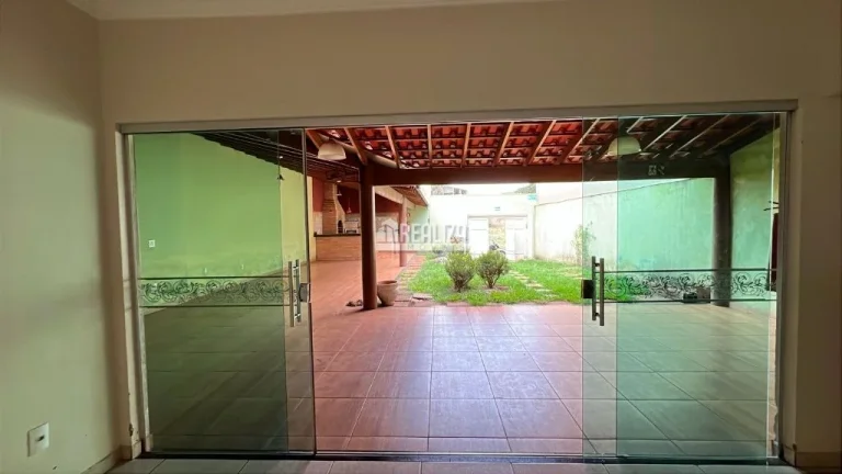 Imagem Casa à venda no bairro Jardim Maracanã, Uberaba - 2 dormitórios, suíte e churrasqueira!
