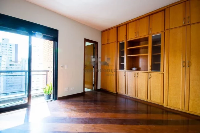 Imagem Apartamento elegante com vista de tirar o folego !!! visão do vale do Pacaembu e Praça Buenos Aire...