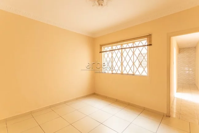Imagem Sobrado com 200 M² com 3 dormitórios sendo 2 suítes, sala, cozinha, área de serviços, 3 banheir...