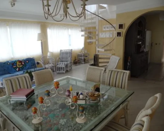 Imagem Apartamento á venda no Guarujá na Praia das Pitangueiras.