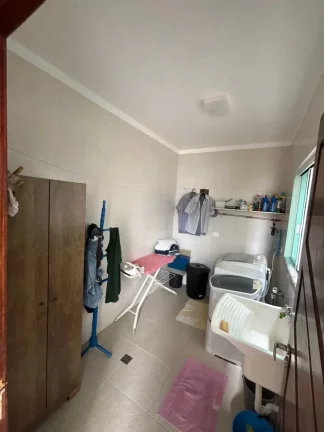 Imagem Casa com 3 dormitórios sendo 1 suíte e 4 vagas de garagem em Balneário Camboriú/SC