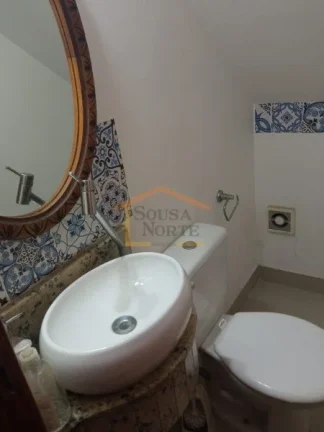 Imagem Sobrado espaçoso com 3 dormitórios, sendo 1 suíte confortável, e 2 vagas de garagem. 
Com 125m²...