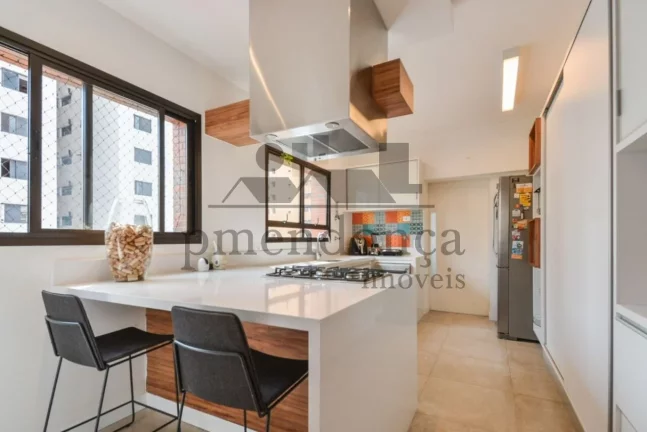 Imagem Apartamento reformado na rua monte Alegre com 3 suítes e 3 vagas, 177m²
