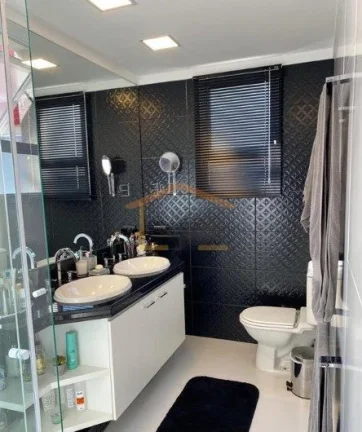 Imagem Apartamento amplo e confortável com 116m², em prédio com apenas 2 unidades por andar. Sala espaç...