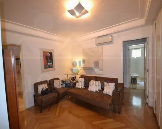 Imagem Living para 03 ambientes com terraÃ§o, lareira, lavabo, 04 dormitÃ³rios sendo 04 suites, piso com tÃ...