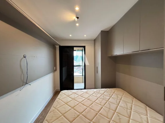 Imagem Apartamento à Venda com 2 dormitórios e vaga demarcada em José Menino, Santos/SP