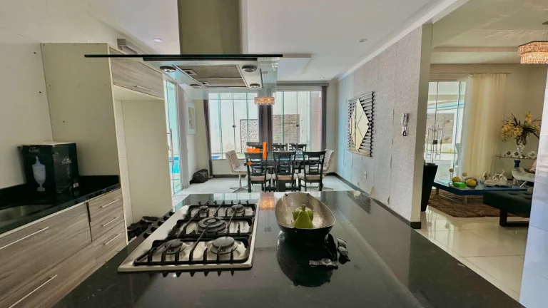 Imagem Imóvel de Luxo com 4 Quartos, 4 Suítes e 4 Salas na Estrela em Castanhal-PA: Venda ou Locação!