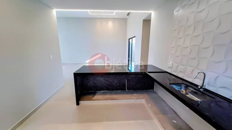 Imagem Casa nova em condomínio com acabamento fino a venda em São Pedro da Aldeia.