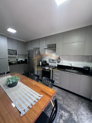 Imagem Casa em Condomínio Fechado!
Excelente casa, 3 dormitórios, sendo 2 suítes, lavabo, sala para dois...