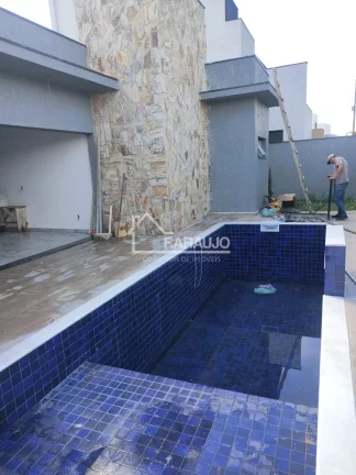 Imagem Casa em Condomínio à venda em Alphaville Nova Esplanada com 243m² 3 suítes, 4 vagas