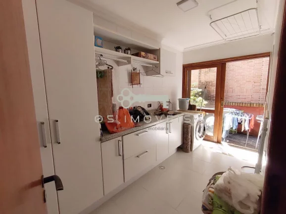 Imagem Casa de Alto Padrão à Venda em Granja Viana - Condomínio Exclusivo (muito!)