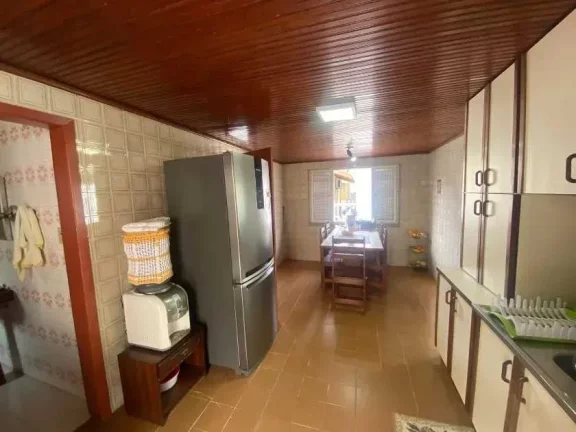 Imagem Casa com 3 dormitórios sendo 1 suíte e 3 vagas de garagem no Centro de Porto Belo