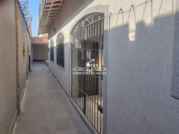 Imagem Casa Geminada com 2 vagas de garagem e piscina.