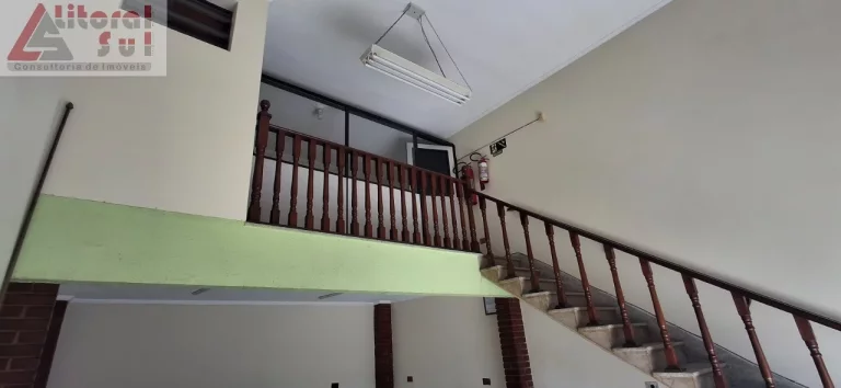 Imagem Galpão Comercial para Venda ou Locação em Praia Grande-SP, Bairro Caiçara: 1 Sala, 1 Banheiro, 64m² de Área.