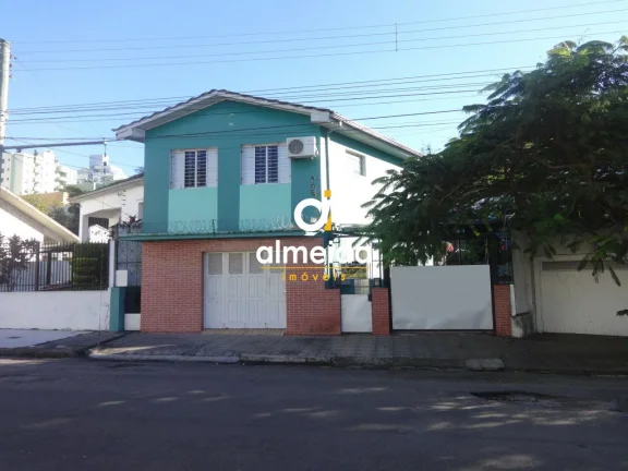 Imagem Casa 6 dormitórios à venda Centro Santa Maria/RS