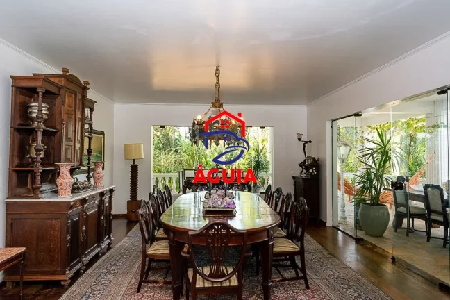 Imagem Belíssima casa em condomínio fechado em meio a Mata Atlântica com vista para o mar!!