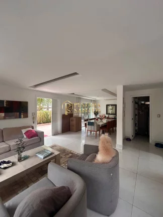Imagem Casa Triplex à Venda no Condomínio Jardim Nova Barra