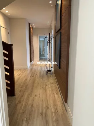 Imagem Apartamento Duplex com 208m² de área privativa, composto por 02 suítes e 02 demi-suíte, localizado no Central de Balneário Camboriú.