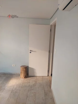 Imagem LINDO SOBRADO COM 5 DORMITÓRIOS, SENDO 4 SUÍTES, QUINTAL COM CHURRASQUEIRA, 2 VARANDAS. RUA TRANQUILA E ARBORIZADA. PRÓXIMO A AVENIDA DO ESTADO