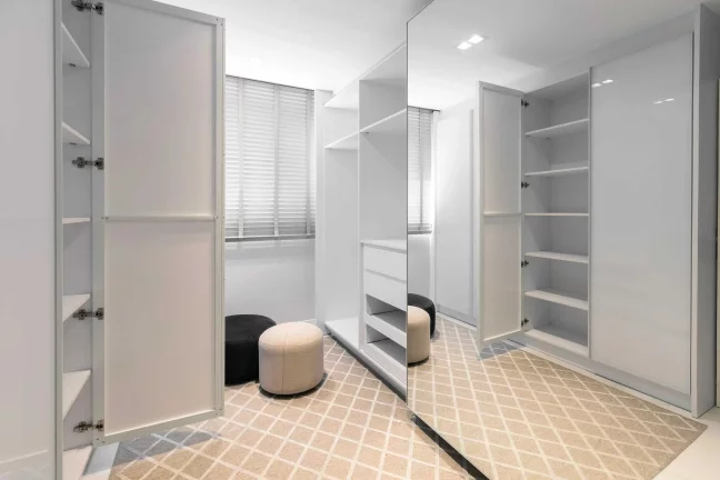 Imagem Apartamento novo com 4 dormitórios sendo 2 suítes e 3 vagas no Centro de Balneário Camboriú