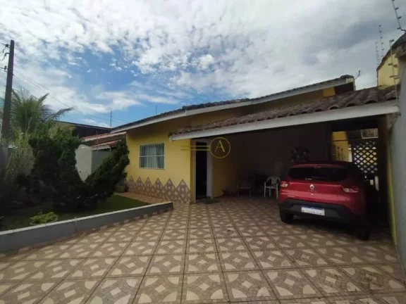 Imagem Casa térrea à venda em Peruíbe/SP Localizado à 880m da praia 3 dormitórios