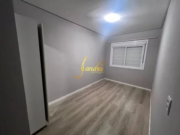 Imagem Casa de esquina, com dois dormitórios semi mobiliada