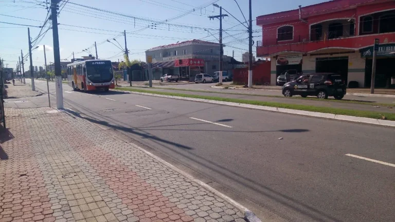 Imagem Casa para Venda em Praia Grande, Vila Caiçara, 2 dormitórios, 1 suíte, 2 banheiros, 5 vagas