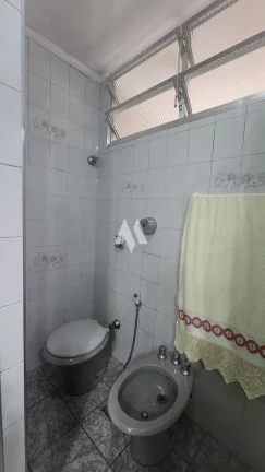 Imagem Vista para o mar, 3 dormitórios, 1 suíte, Pompeia, banheiro e dormitório de empregada