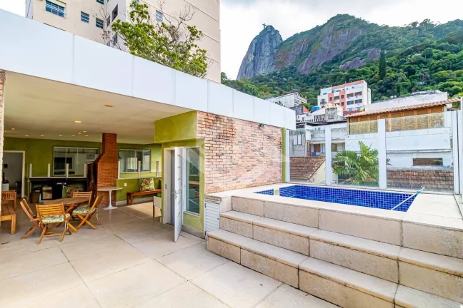 Imagem Casa Triplex de 4 Quartos para Venda no Humaitá com 595 m²