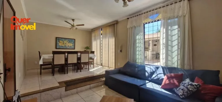 Imagem Casa à venda em Ribeirão Preto-SP, bairro Sumarezinho: 4 quartos, 1 suíte, 1 sala, 4 banheiros, 4 vagas de garagem, 249m²!