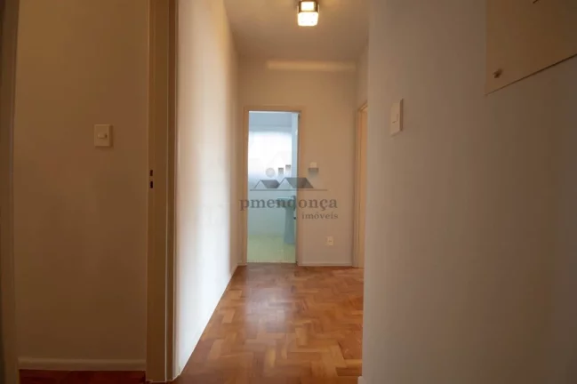 Imagem Apartamento com amplo living, 3 dormitorios sendo uma suite, apartamento com piso em tacos nos dormi...