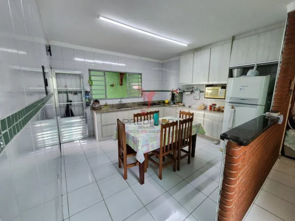 Imagem Vendo Excelente Casa com Edícula, abaixo do valor de mercado