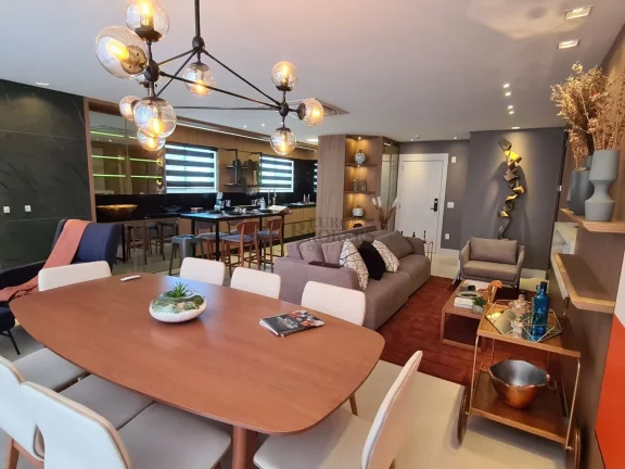 Apartamento com 03 suítes no Centro de Balneário Camboriú